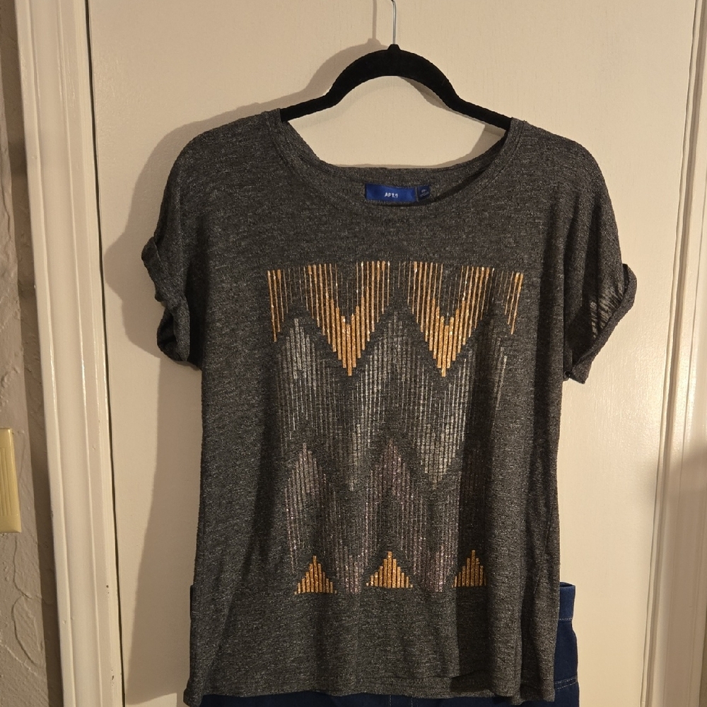 Apt. 9 Gray Tee with Gold and Silver Pattern